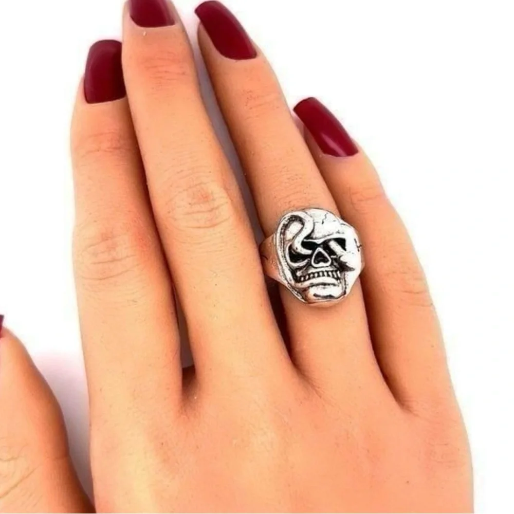 Snake‎ In The Eye Skull Ring
